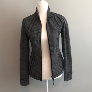 EUC Lululemon define jacket Sz 6 black/white